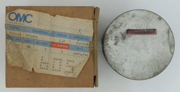 0391481 NOS OMC Johnson Evinrude Piston