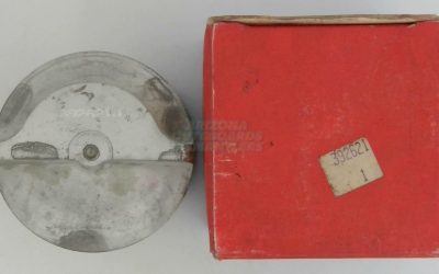 392621 NOS OMC Johnson Evinrude Piston